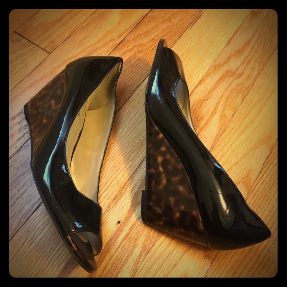 Ellen Tracy Tortoise Brown Peep Toe Wedges!!
